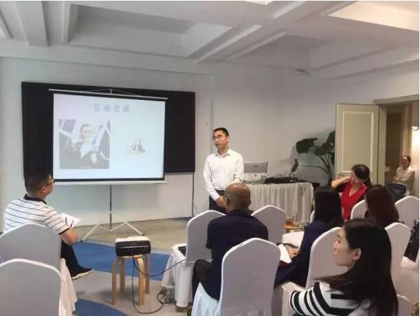 此次讲课主要针对公司对外合作签署合同的一些注意事项做了详细讲解，让公司员工了解如何让更好的运用法律手段加强企业管理，也对员工们进行了法制宣传教育和法律知识培训。