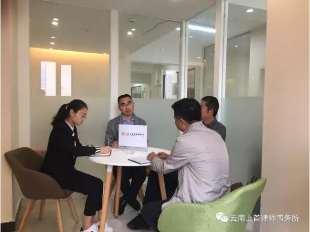 上首律师热议“手镯”事件!